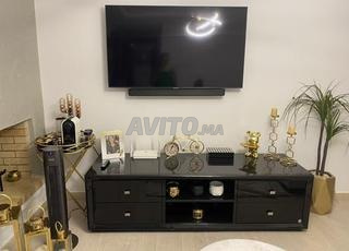 خزانة تلفزيون سوداء