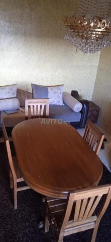 غرفة طعام مع 4 كراسي