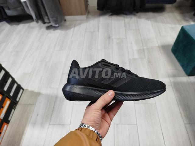 حذاء رياضي أديداس أصلي مقاس 40