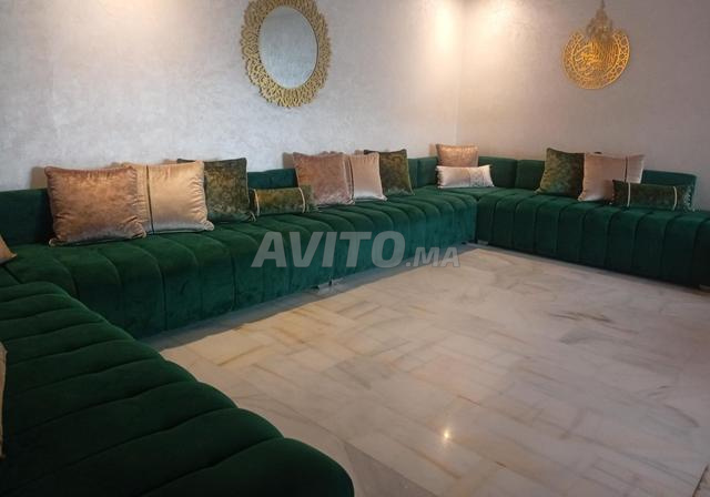 صالون كبير على شكل حرف U عصري مضاد للبقع.