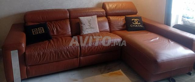 صالون على شكل L من الجلد الطبيعي مع مساحة للاسترخاء