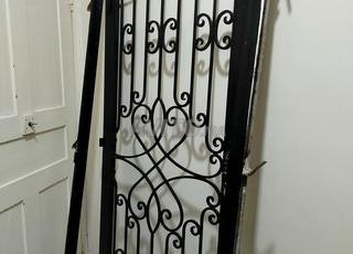 باب حديد للمنزل