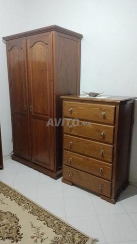 طقم غرفة نوم خشبي - قابل للتفاوض