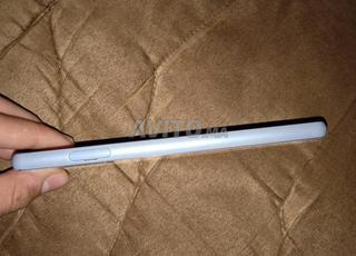 Téléphone en bon état avec 128G et 6 ram