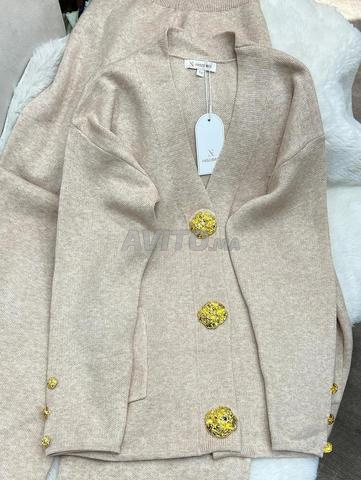 طقم نسائي عالي الجودة في عرض ترويجي