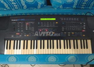 بيانو Roland E-86 فيه الربع fih rba3 فيه الربع