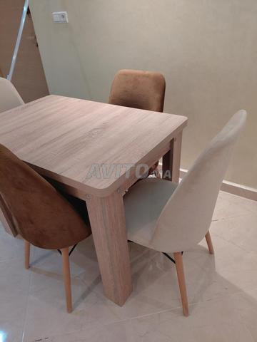 طاولة طعام كالجديدة