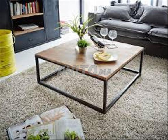 طاولة منخفضة