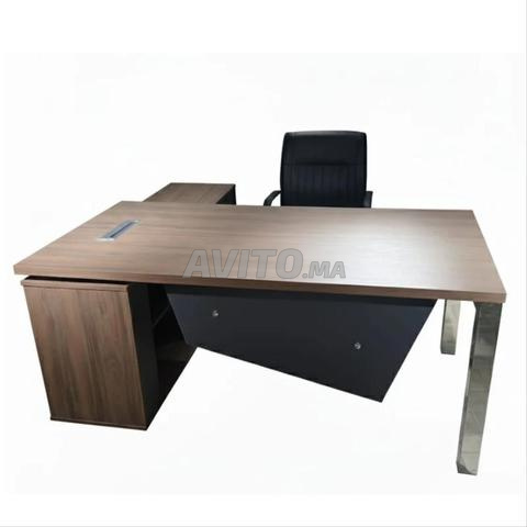 مكتب إدارة شبه معدني