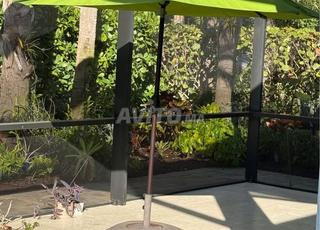 مظلة شمسية للمقاهي والمطاعم