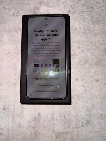 Samsung Galaxy S24 256GO بحالة الجديد مع العلبة