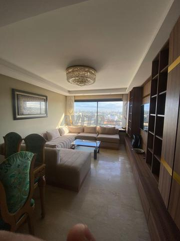 في كاليفورنيا شقة مفروشة بشكل جميل جدا