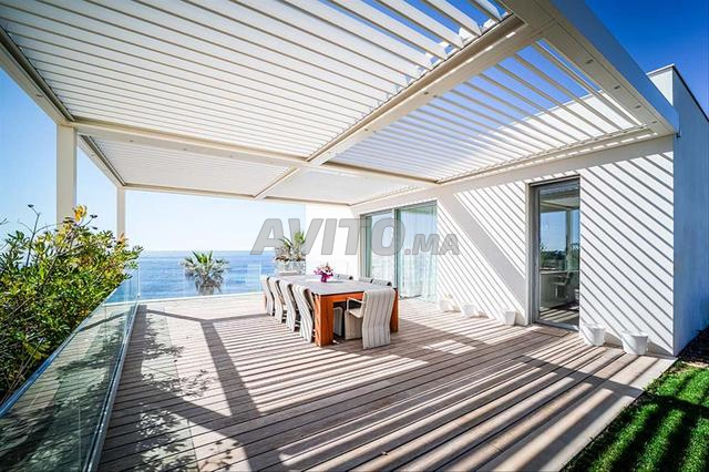 برجولة بيوكليماتيكية ذات شرائح قابلة للتعديل