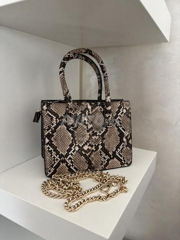 حقيبة يد مع حمالة كتف من اختيارك