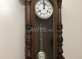 ساعة حائطية أثرية