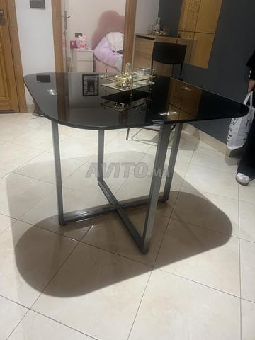 طاولة ماكلة عصرية زجاج أسود - حالة ممتازة