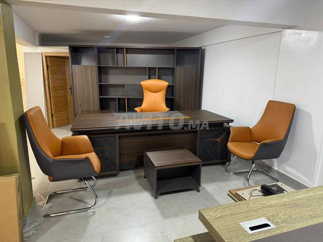 مكتب أنيق، عمل أرقى بمعايير عالمية