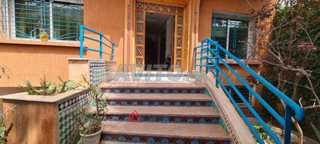 فيلا كازانير شور للبيع في الدار البيضاء