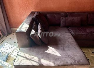 كنبة كبيرة عالية الجودة