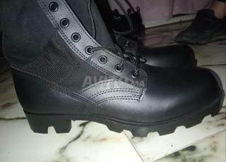 أحذية سوداء مستوردة من الولايات المتحدة