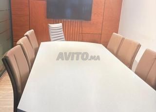 طاولة اجتماعات