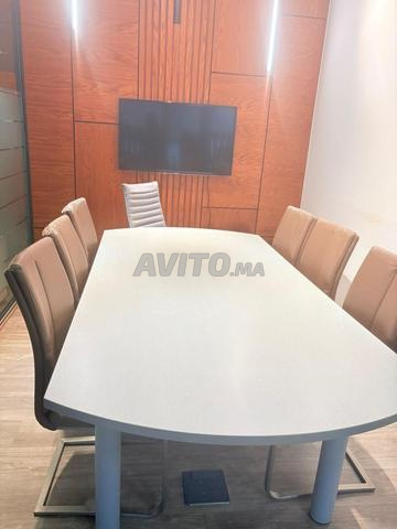 طاولة اجتماعات