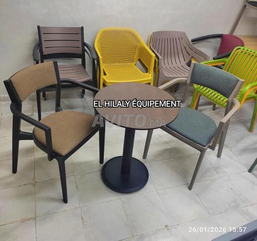 Chaise Et Table Café