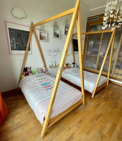 أسرة تيبي كاملة 90 × 140 سم من خشب الزان