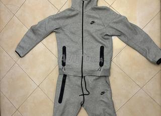 Nike tech fleece مقاس M