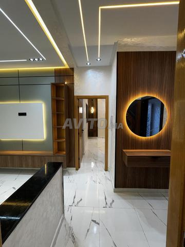 سكن راقٍ بموقع حيوي – طابق أرضي للبيع