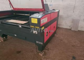 آلة ليزر CO2 YUEMING LASER