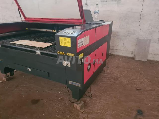 آلة ليزر CO2 YUEMING LASER