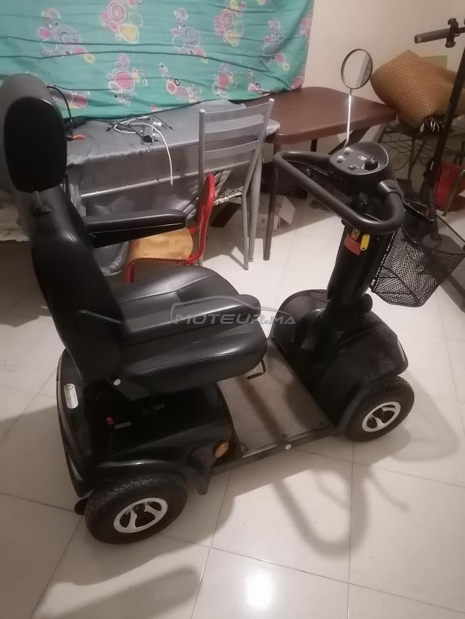 سيارة للمقعدين كهربائية