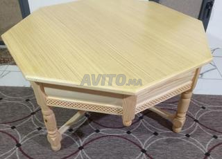 طاولة كبيرة لصالون خشب متين