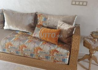 صالون للبيع