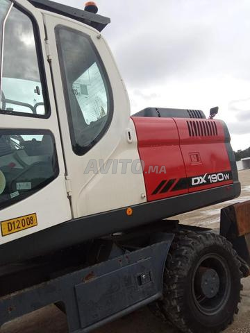 حفارة دوسان بعجلات