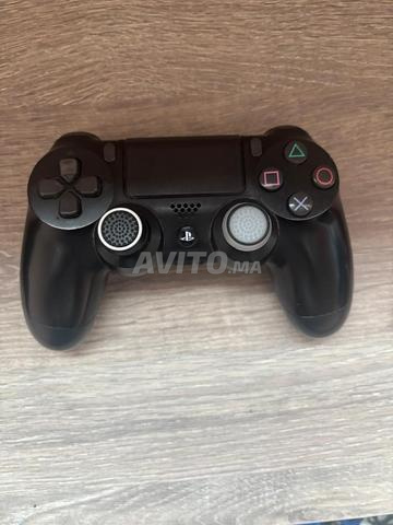 PS4 avec 2 manettes et FC24 Fortnite - 2