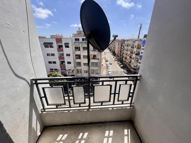 للبيع شقة مميزة متعددة الاستعمال امام تراموي - 2