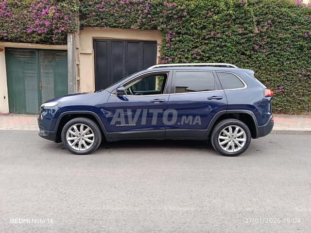 جيب شيروكي أوتوماتيك سقف 2015