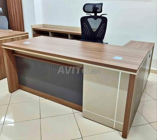 مكتب راقي للمدير التنفيذي