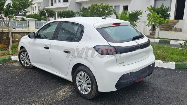 بيجو 208 بنزين يدوية 2022 في طنجة - 2
