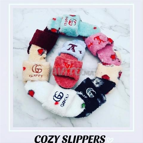 صنادل فرو بـ 20 درهم. صنادل zy rs بجودة عالية و د