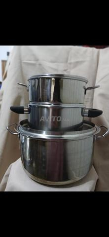 مجموعة من القدور