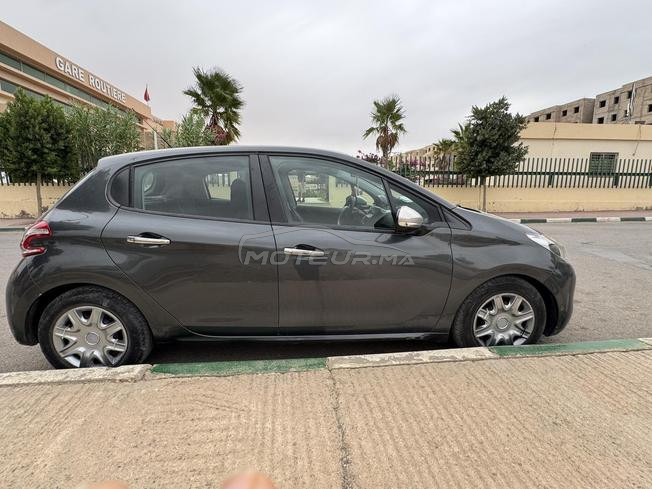 Peugeot 208 Diesel Manuelle 2012 à Taza