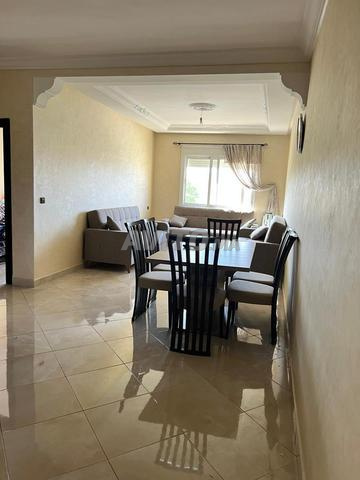 Table à manger extensible en bois et 6 chaises