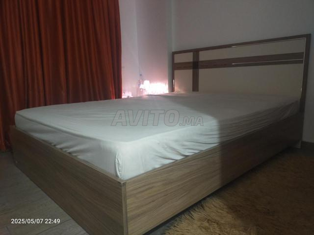 سرير مع خزانة