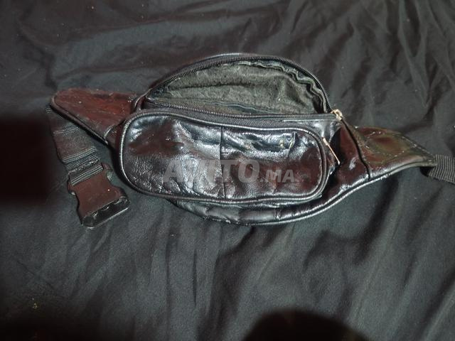 حقيبة خصر سوداء