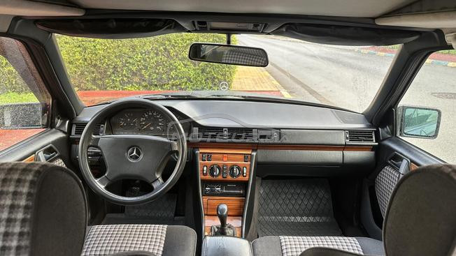 Mercedes-Benz 250 Diesel Manuelle 1992 à Rabat