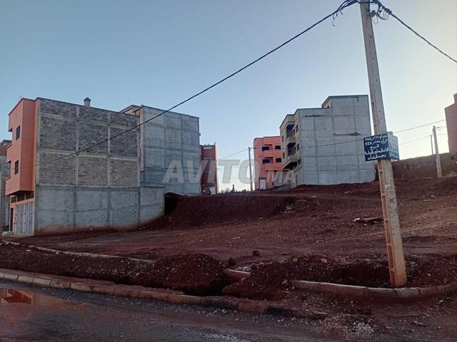 Terrain commercial à vendre à Khénifra (3 façades)