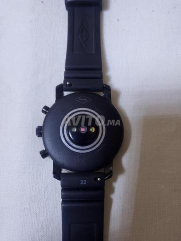 ساعة فوسيل جيل 4 تحتاج شاحن